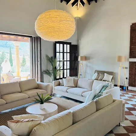Villa New! Your Ultimate Luxury With 11br, Pool, Jacuzzi, Gym And Sauna Just 30 Minutes From Malaga!