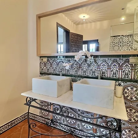 Villa New! Your Ultimate Luxury With 11br, Pool, Jacuzzi, Gym And Sauna Just 30 Minutes From Malaga!
